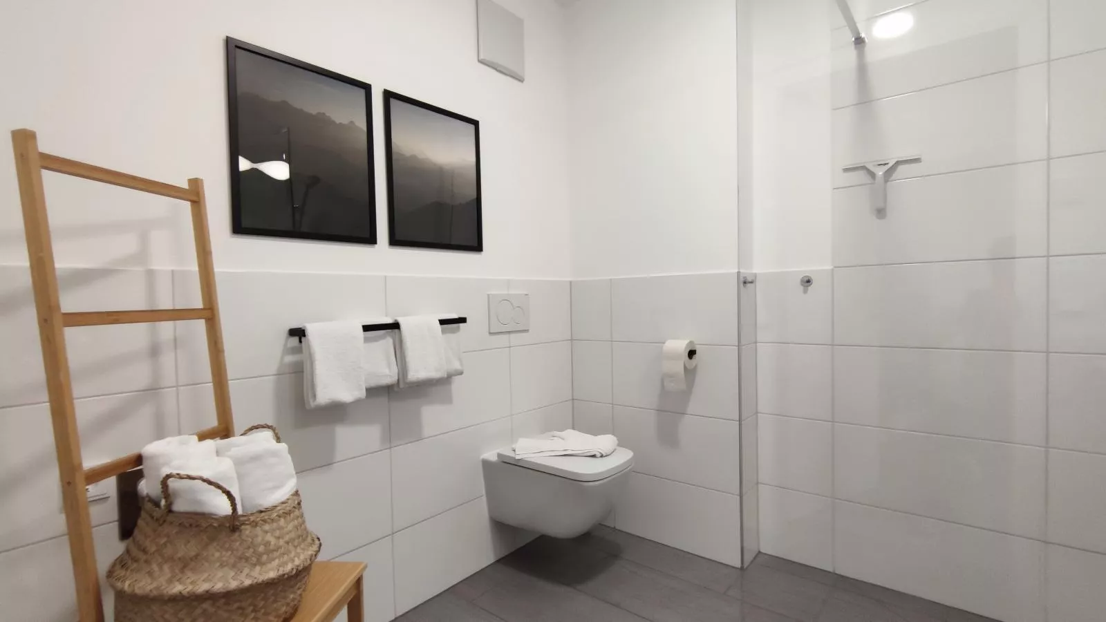 Tirola Platzl-Bathroom