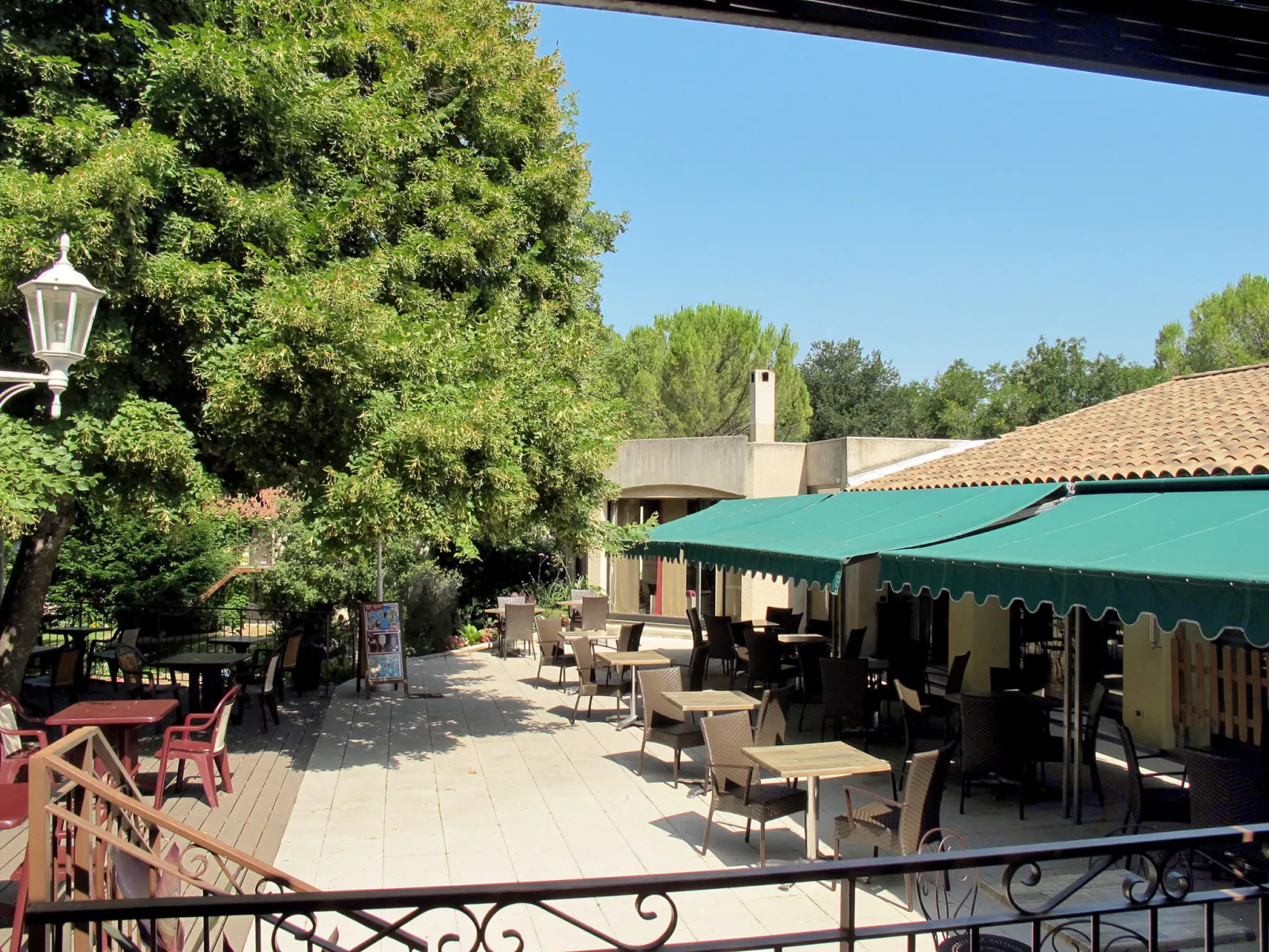 Domaine de Château Laval - Drinnen