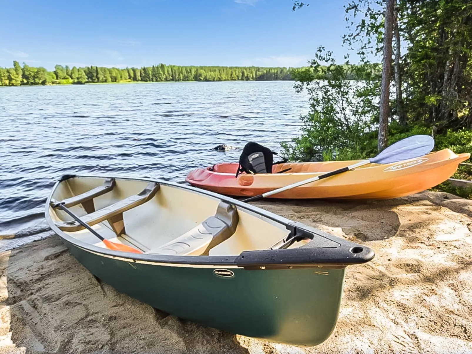 Lepovalkeinen - Drinnen