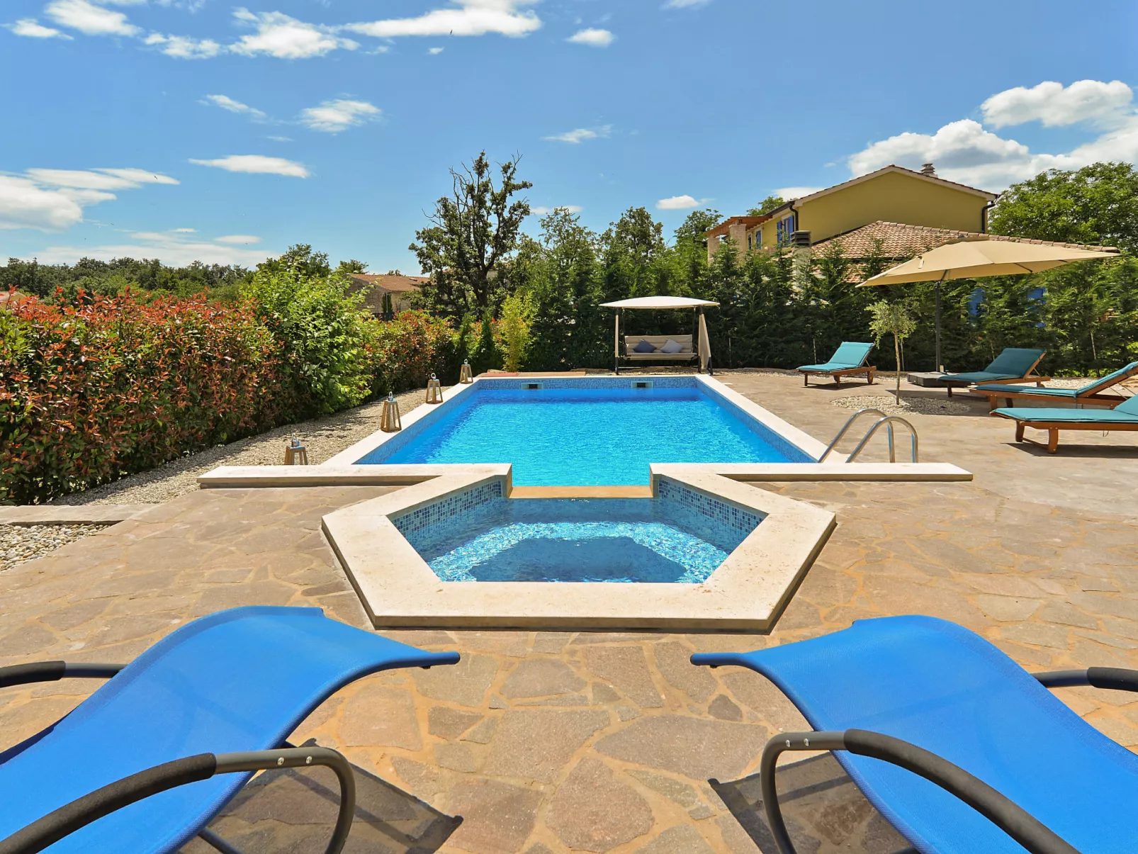 Villa 1519 - Image-tags.info