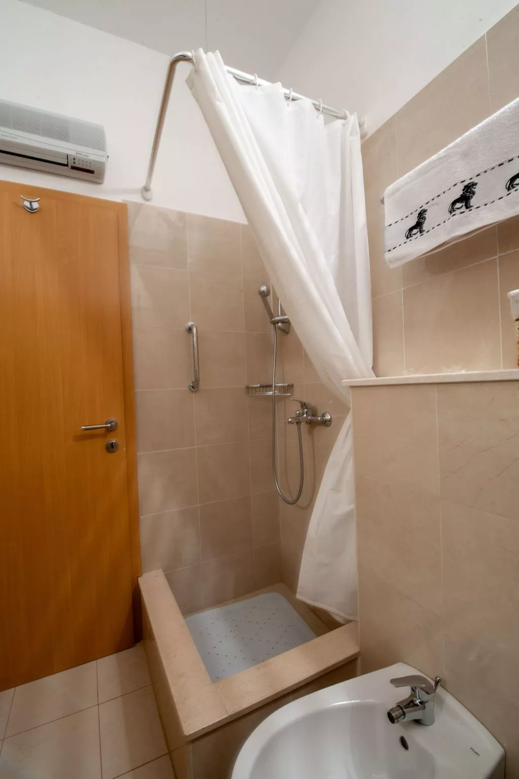 Haus in Mravince mit Whirlpool und Garten - Image-tags.info