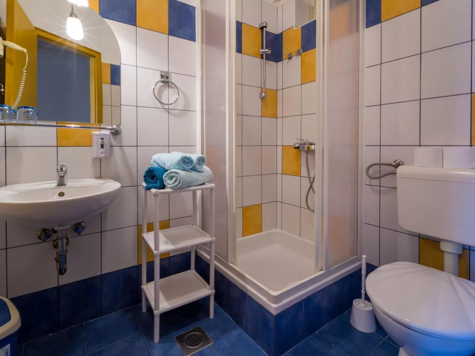 IVANKA 1 / HR-02419-01 - Drinnen