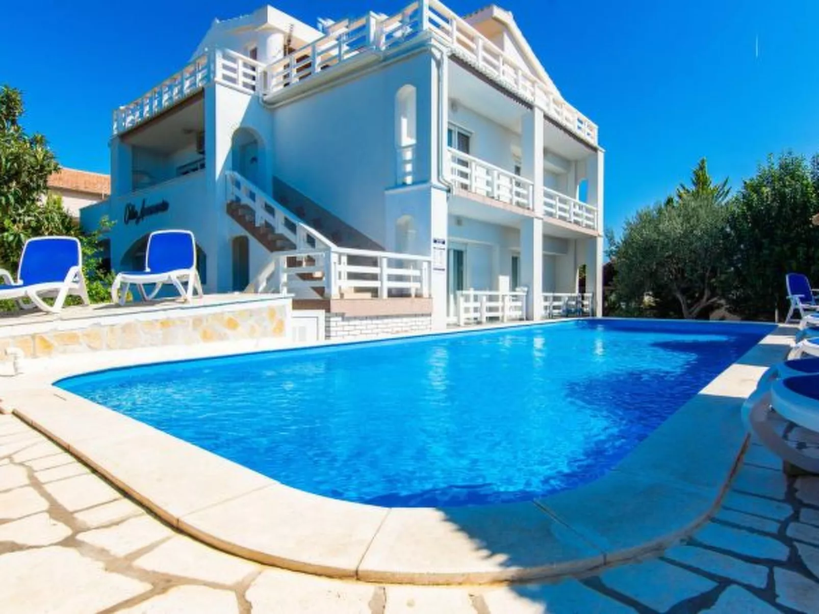 Villa Annamaria with large pool, Zadar - Image-tags.info