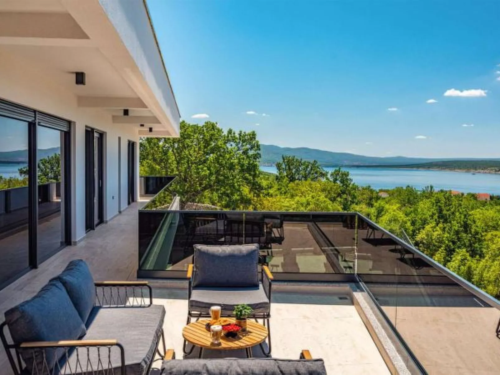 Villa Royal Hill with pool - Image-tags.info