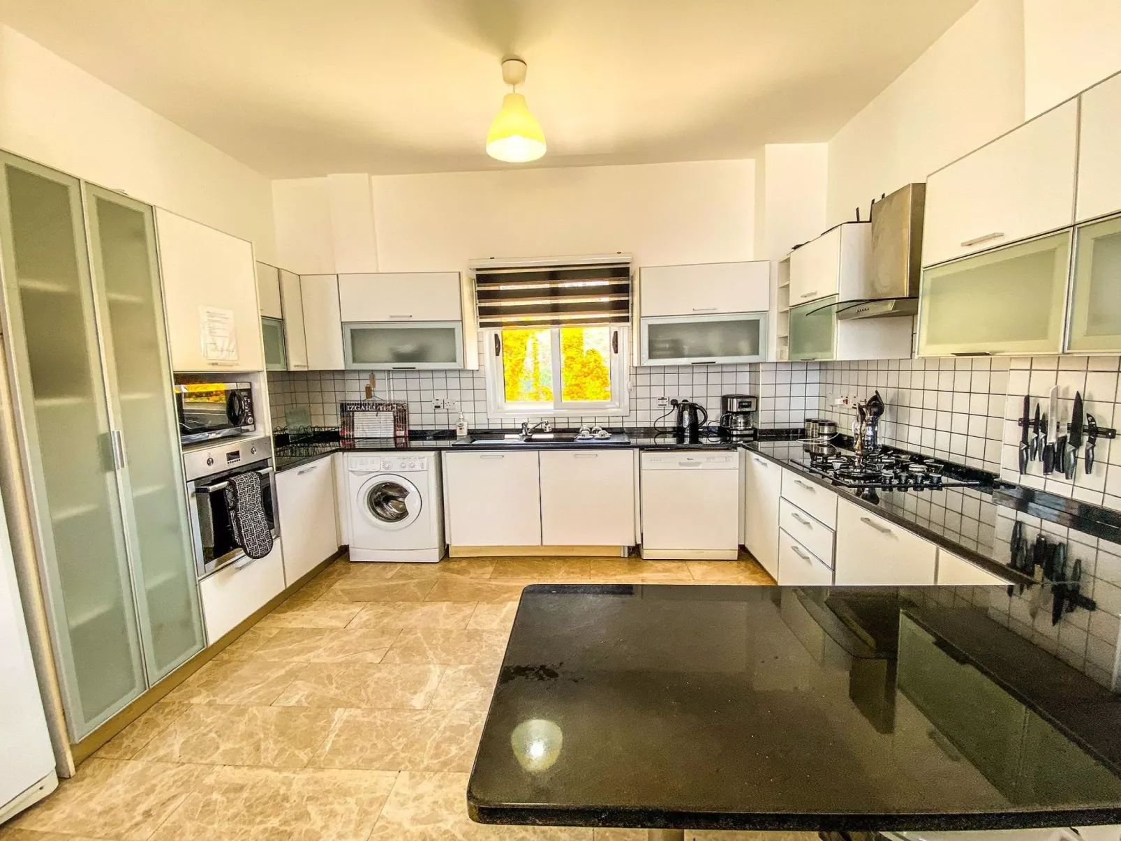 Villa "Meerblick" mit Infinity-Pool - Drinnen