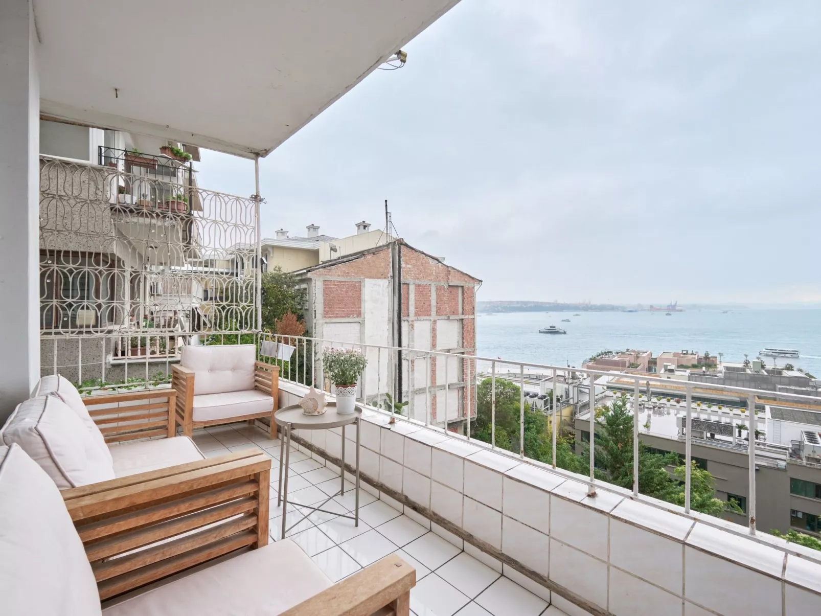 Wohnung mit Blick auf die Halbinsel von Istanbul - Drinnen