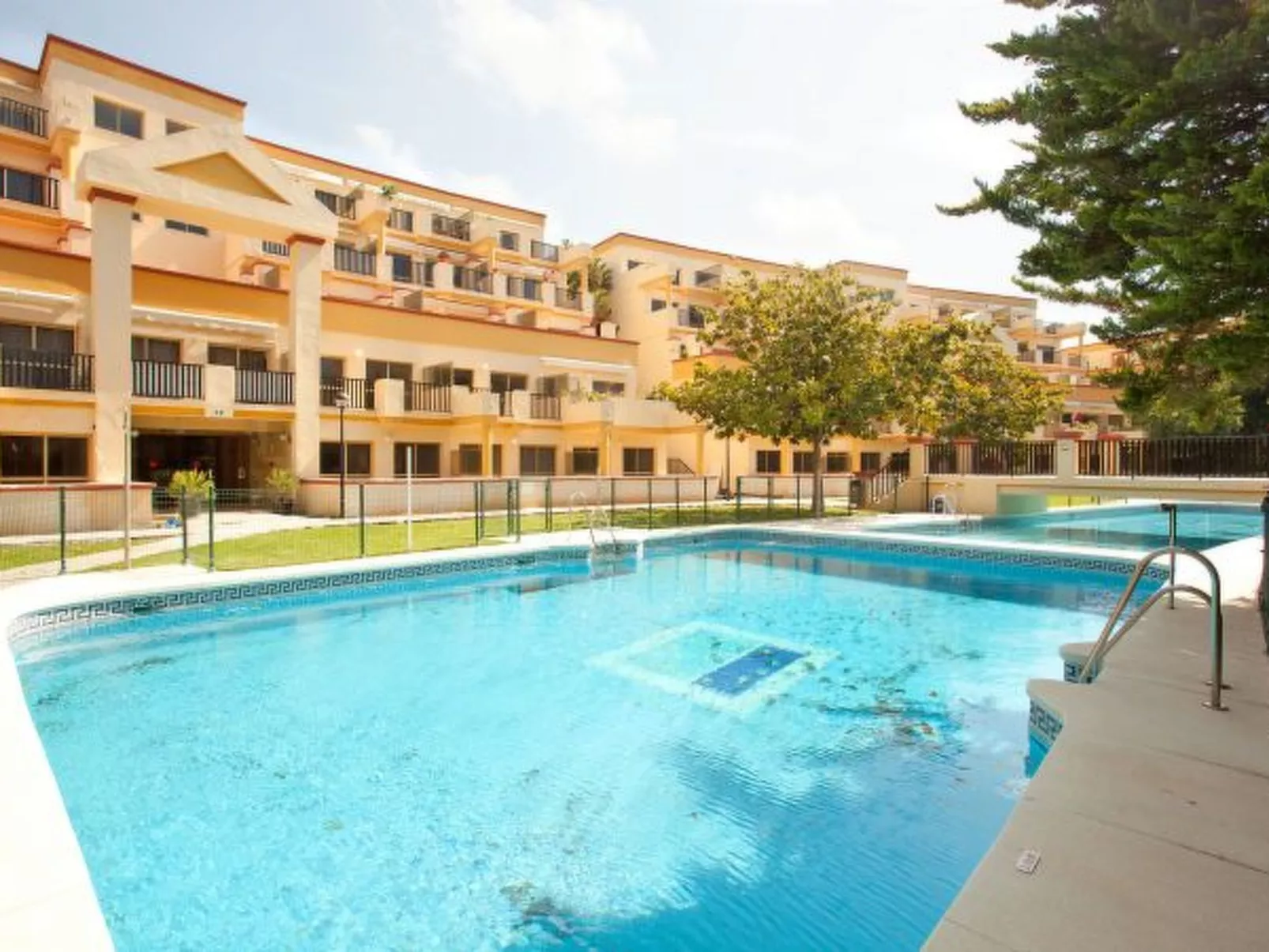 Beachside apartment in Elviria, Romana Playa - Image-tags.info