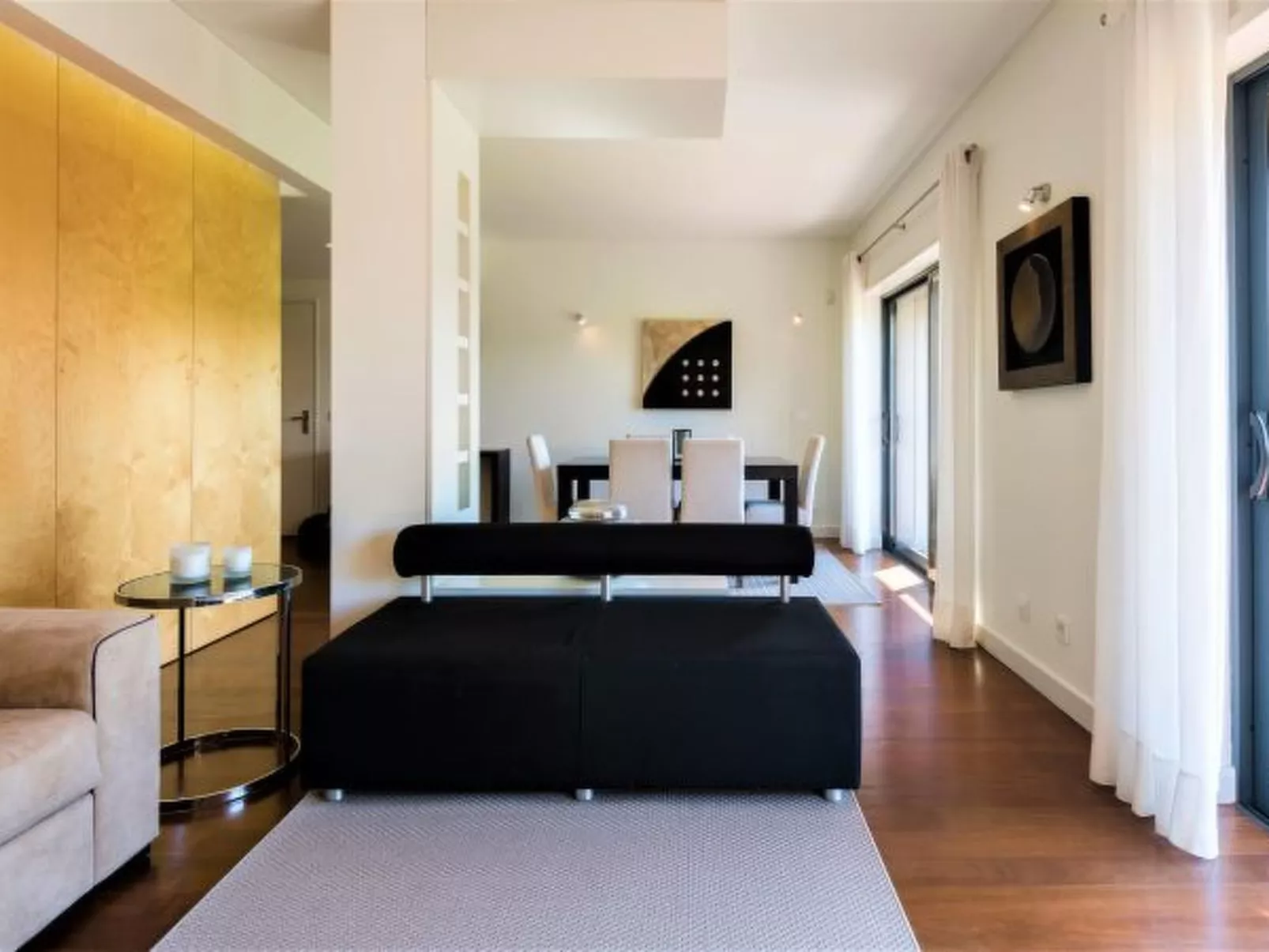 L'Orangerie - Inside