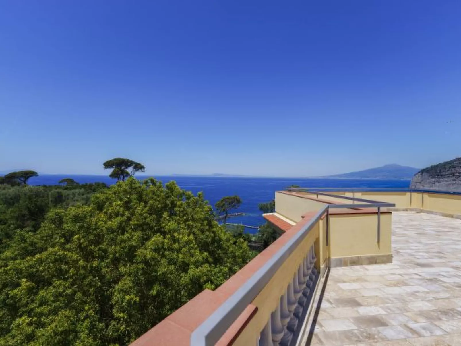 Il terrazzino di Villa Preziosa al Pizzo - Image-tags.info