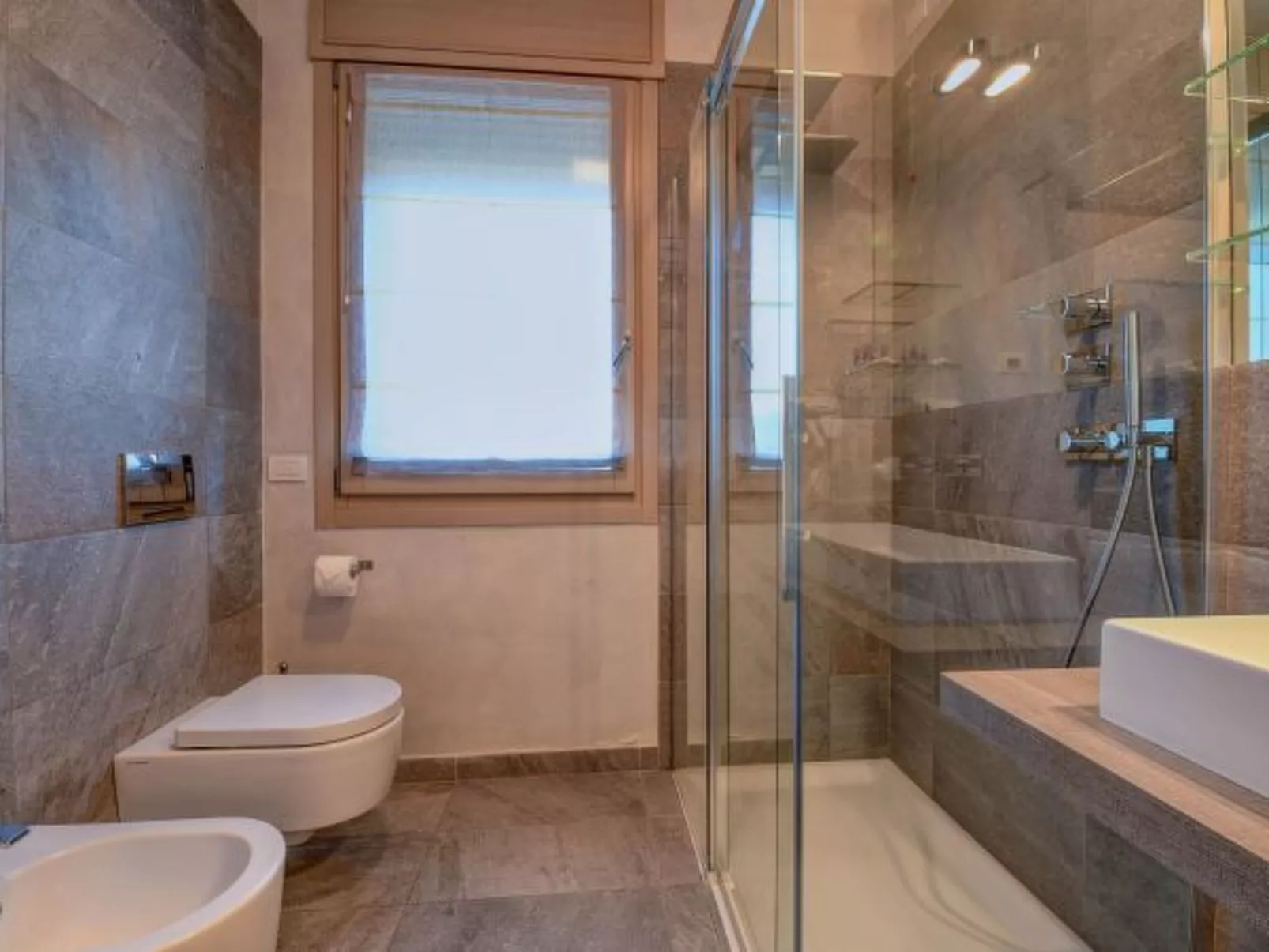 Desenzanoloft Oscar Luxury Suite - Image-tags.info