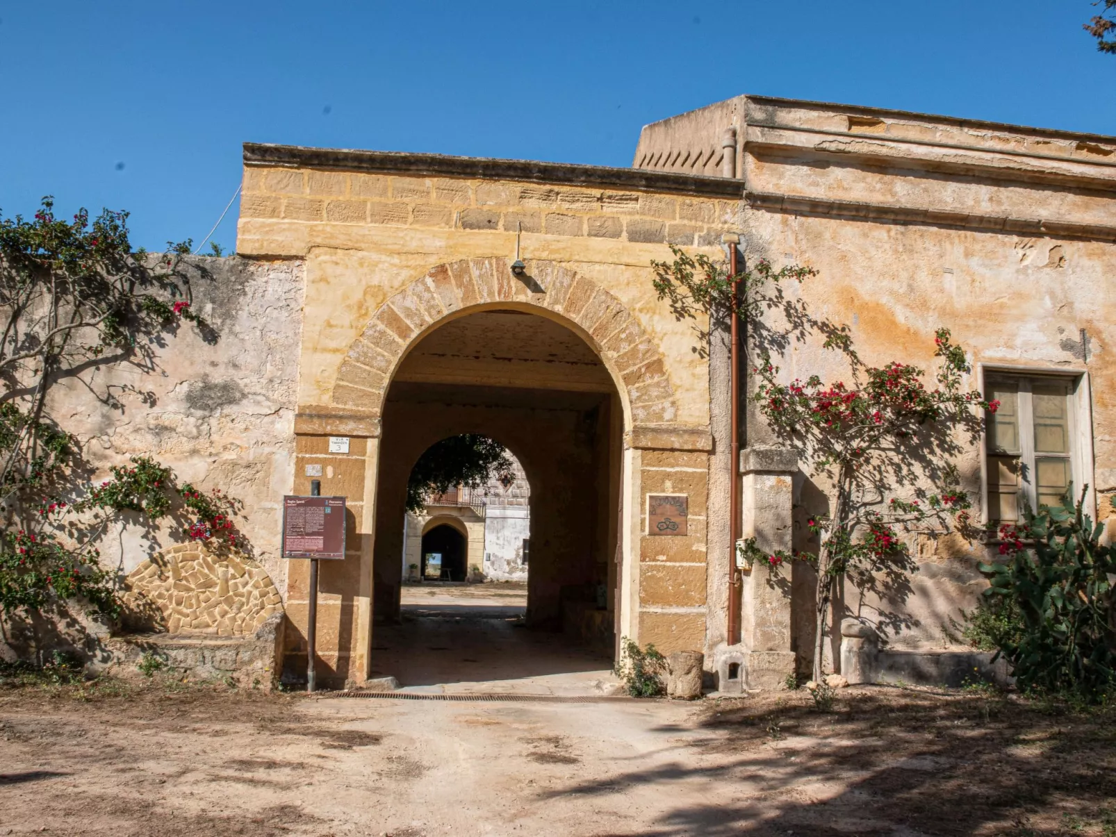 Anwesen mit Privatparkplatz - Draußen