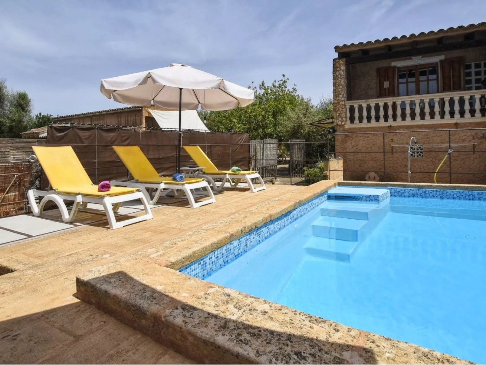 MONTSERRAT  ( SON PERETO ) - Draußen