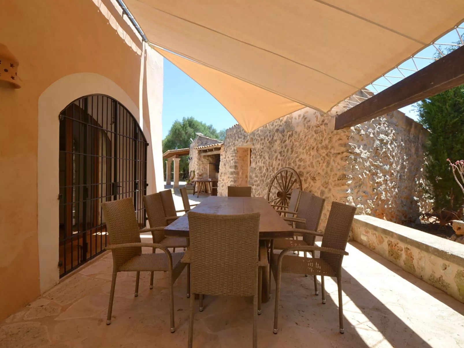 Wunderschönes Landhaus im Landhausstil mit Pool am Ortsrand von Felanitx - Draußen