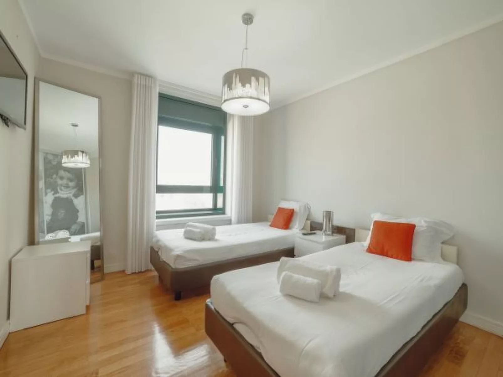 DOWNTOWN GRAND TOWER VIEW by VACATIONY - Inside