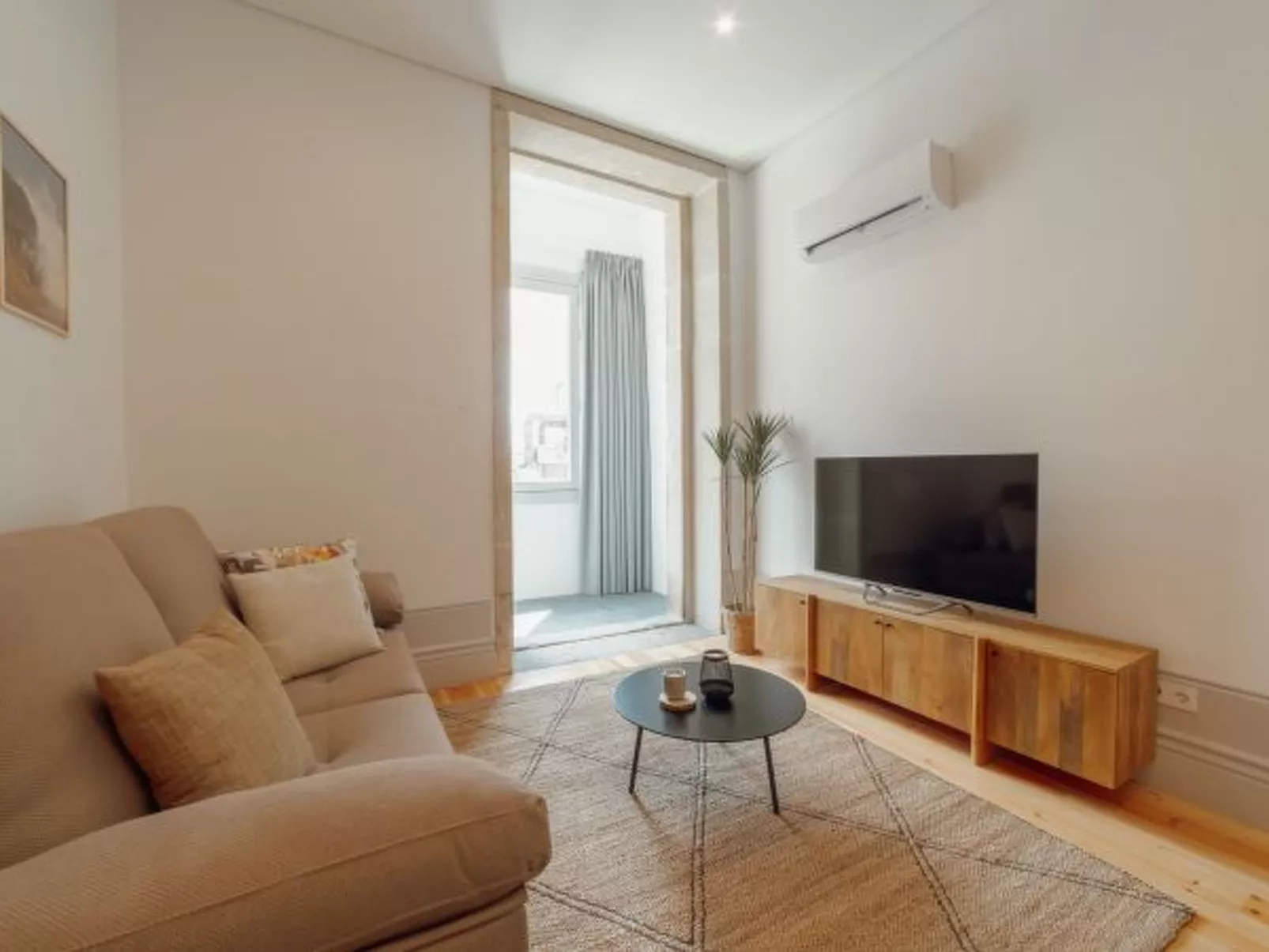 HEART OF PORTO APARTMENT D by VACATIONY - Inside