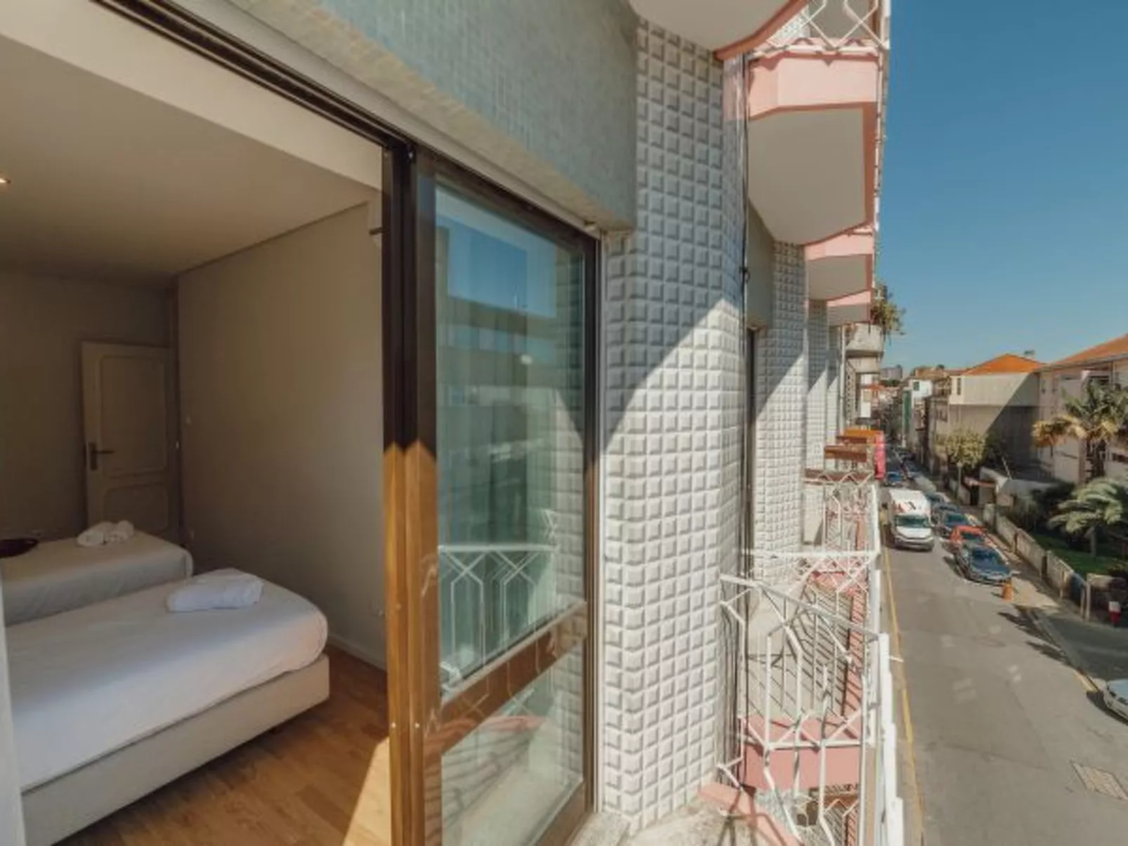 DOWNTOWN DESIGN WITH BALCONY by VACATIONY - Inside