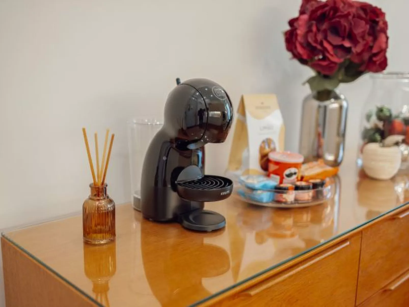 HOME WITH A POOL by VACATIONY - Drinnen