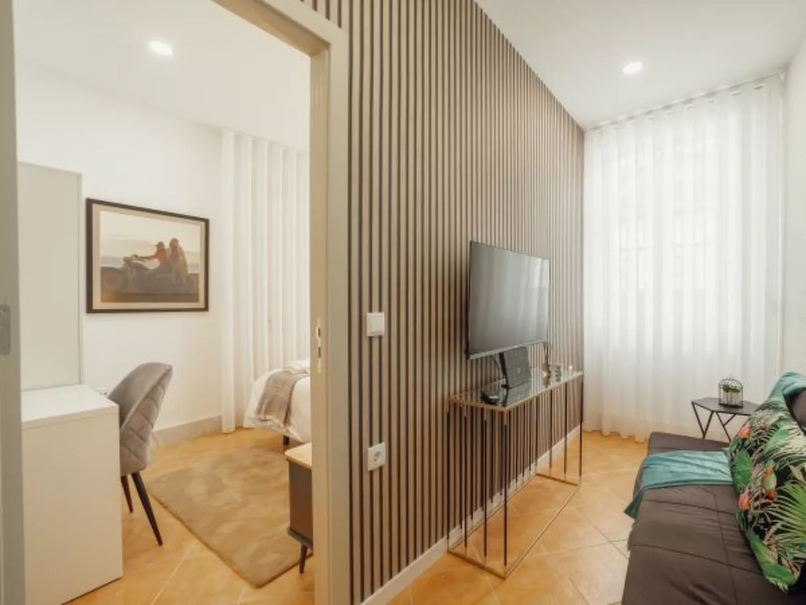 CITY CENTER COMFORT APARTMENT A by VACATIONY - Inside