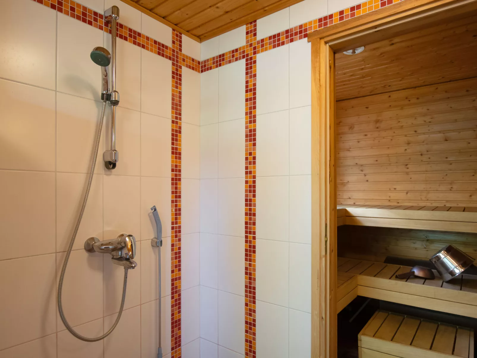 Tiirinniemi 27 a - Inside