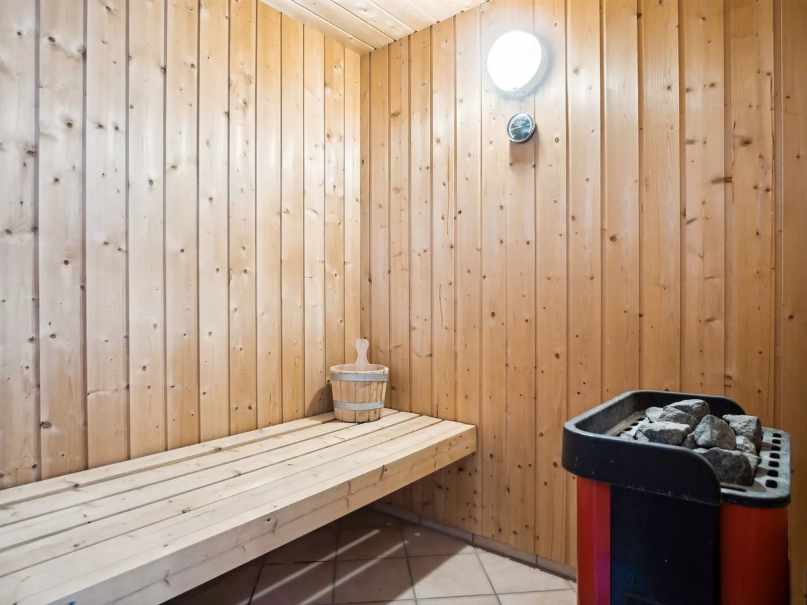 "Iivari" - 70m from the sea - Inside