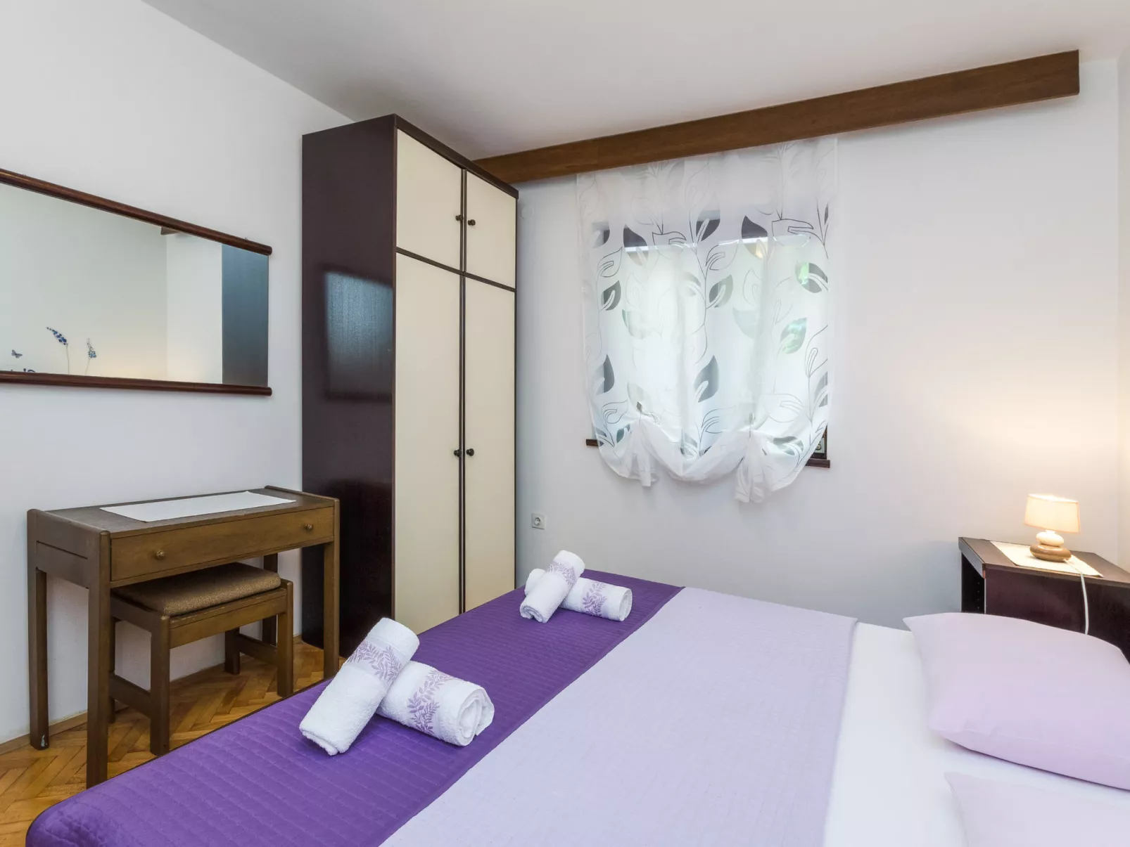 BRUKETA 3 / HR-08079-03 - Drinnen