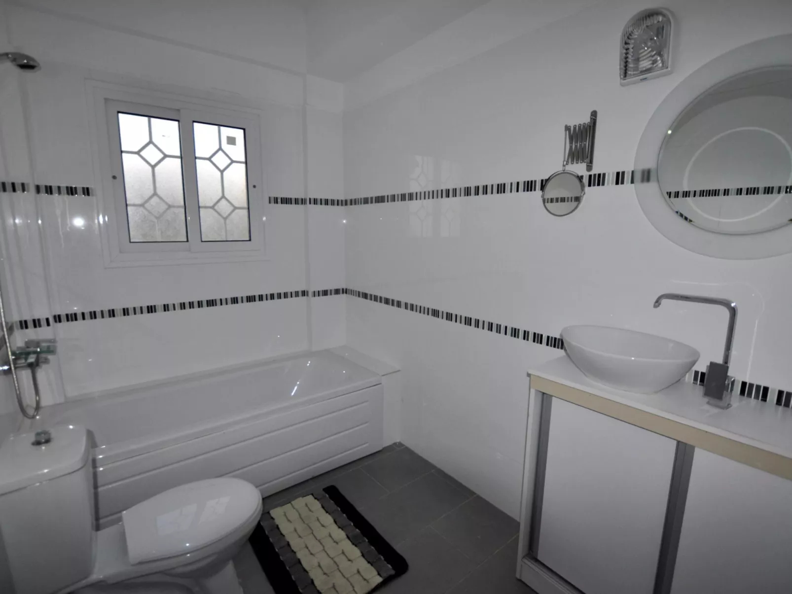 Ferienvilla mit Blick auf das Wasser - Drinnen