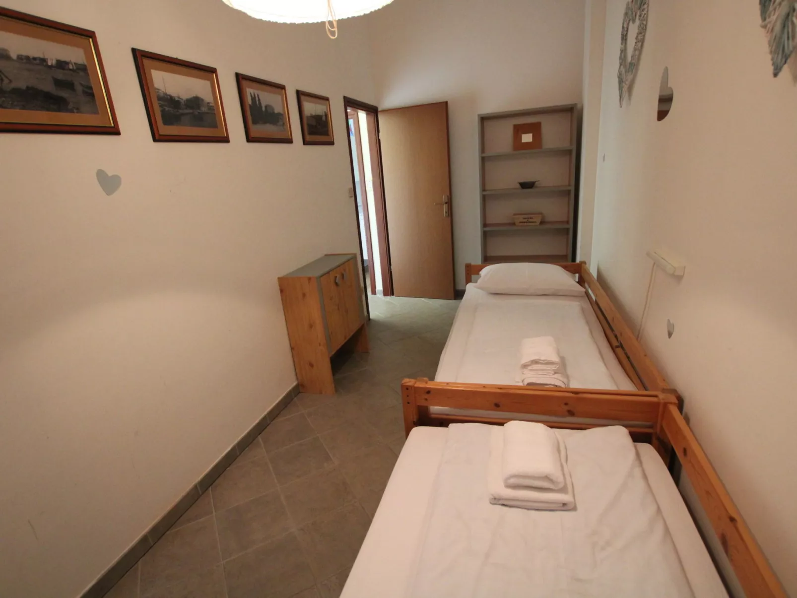 Villa Viktoria / HR-11041-01 - Image-tags.info