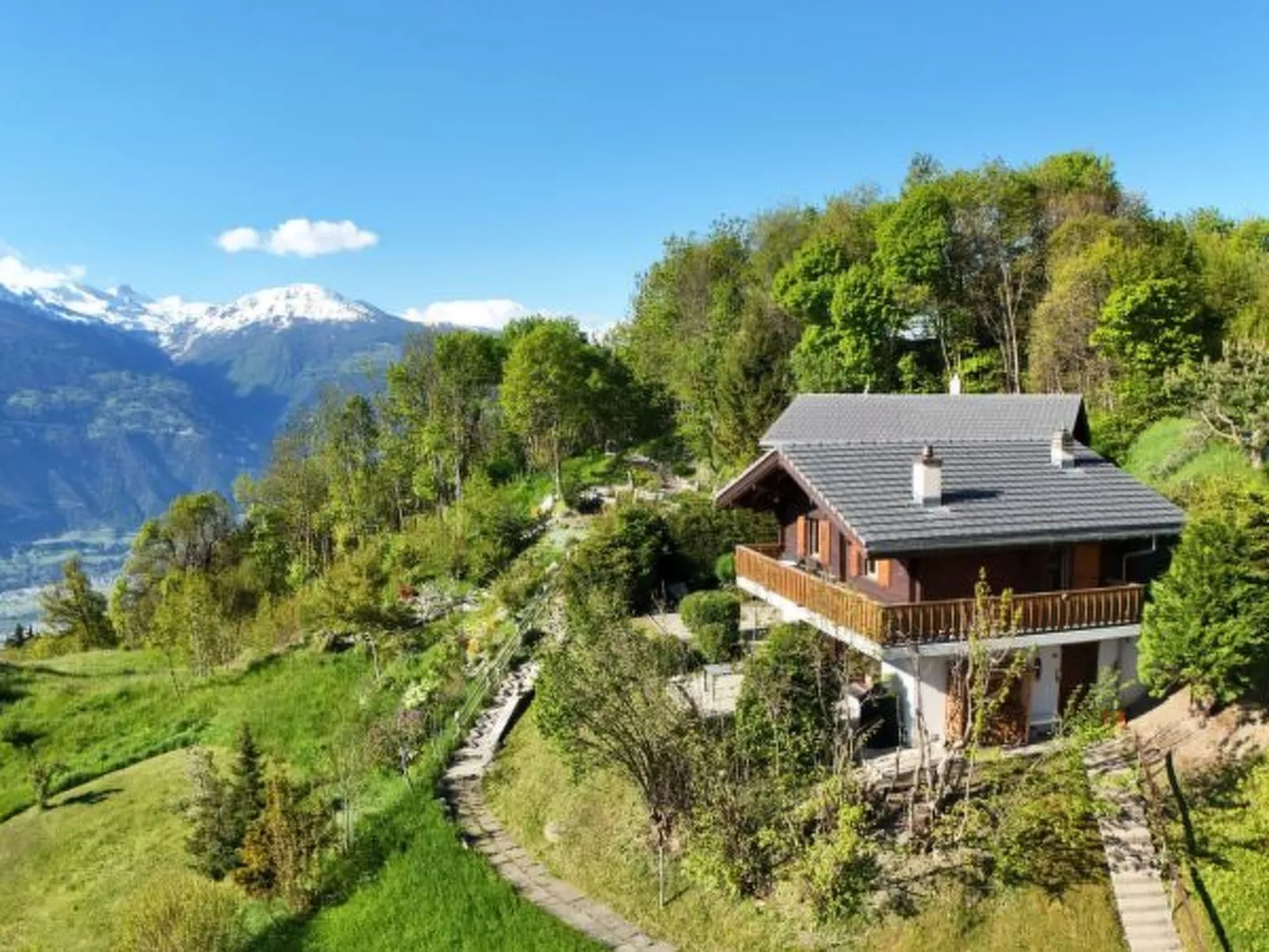 Mirador Alpine Horizon -Crans Montana- Swiss Alps - Draußen