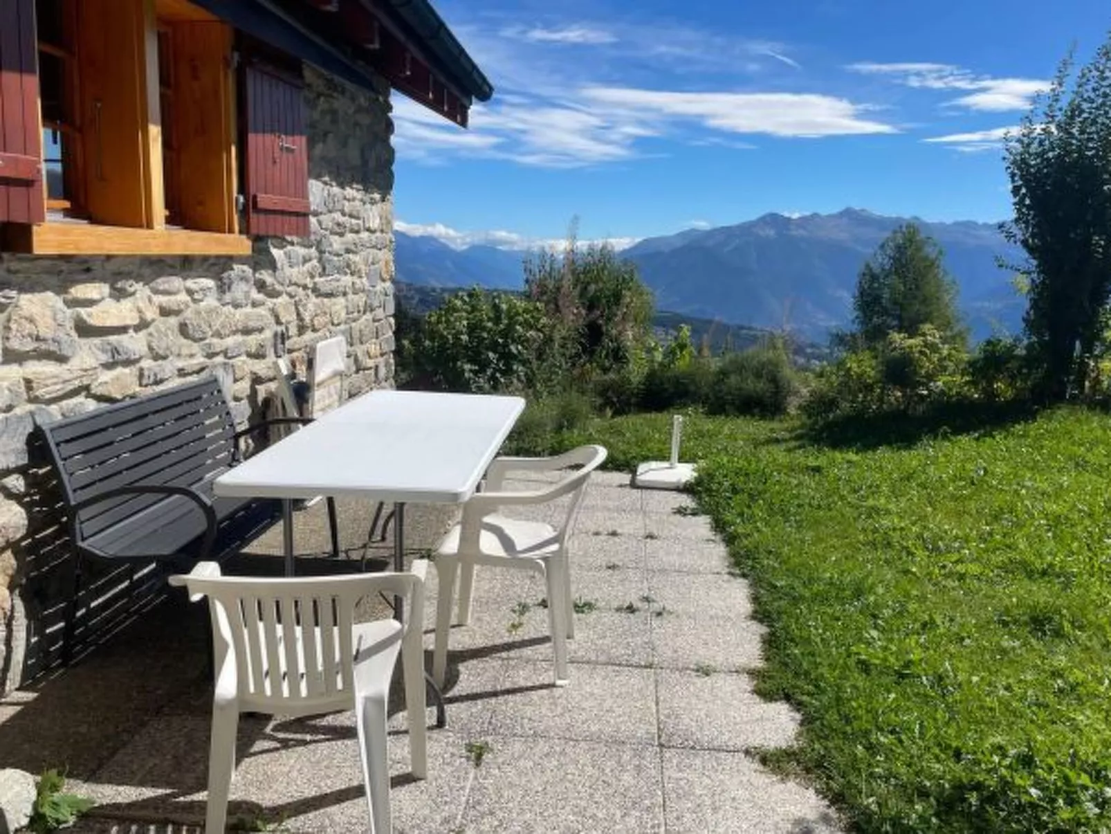 Tiny House facing the Alps - Ski in and out - Outside