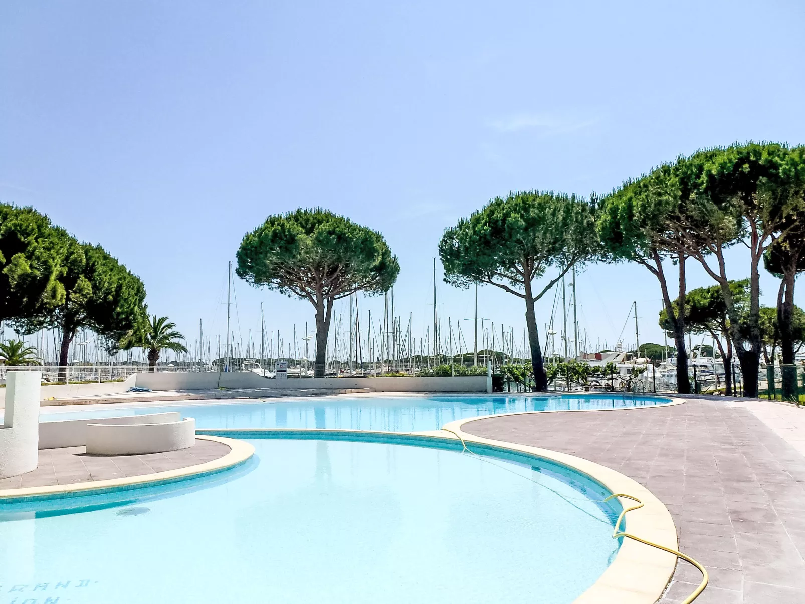 Le Grand Galion - Draußen