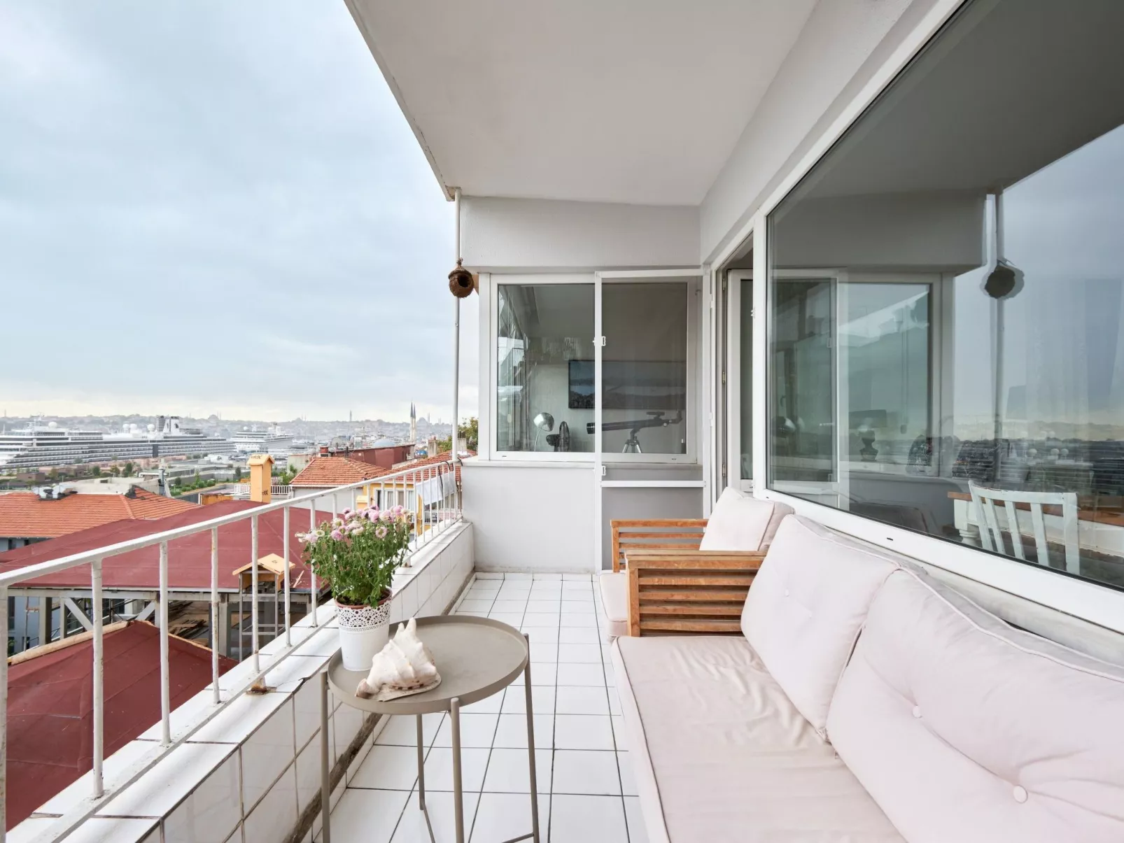 Wohnung mit Blick auf die Halbinsel von Istanbul - Drinnen
