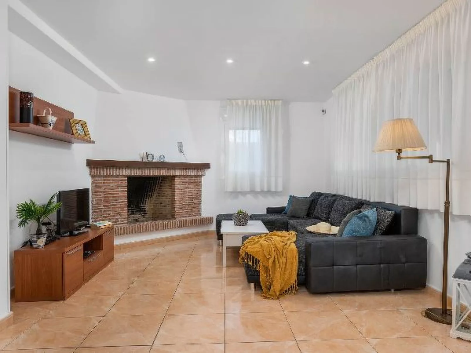 Villa Caleta - PlusHolidays - Image-tags.info