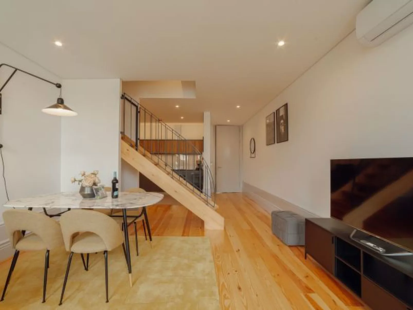 HEART OF PORTO APARTMENT E DUPLEX by VACATIONY - Dedans