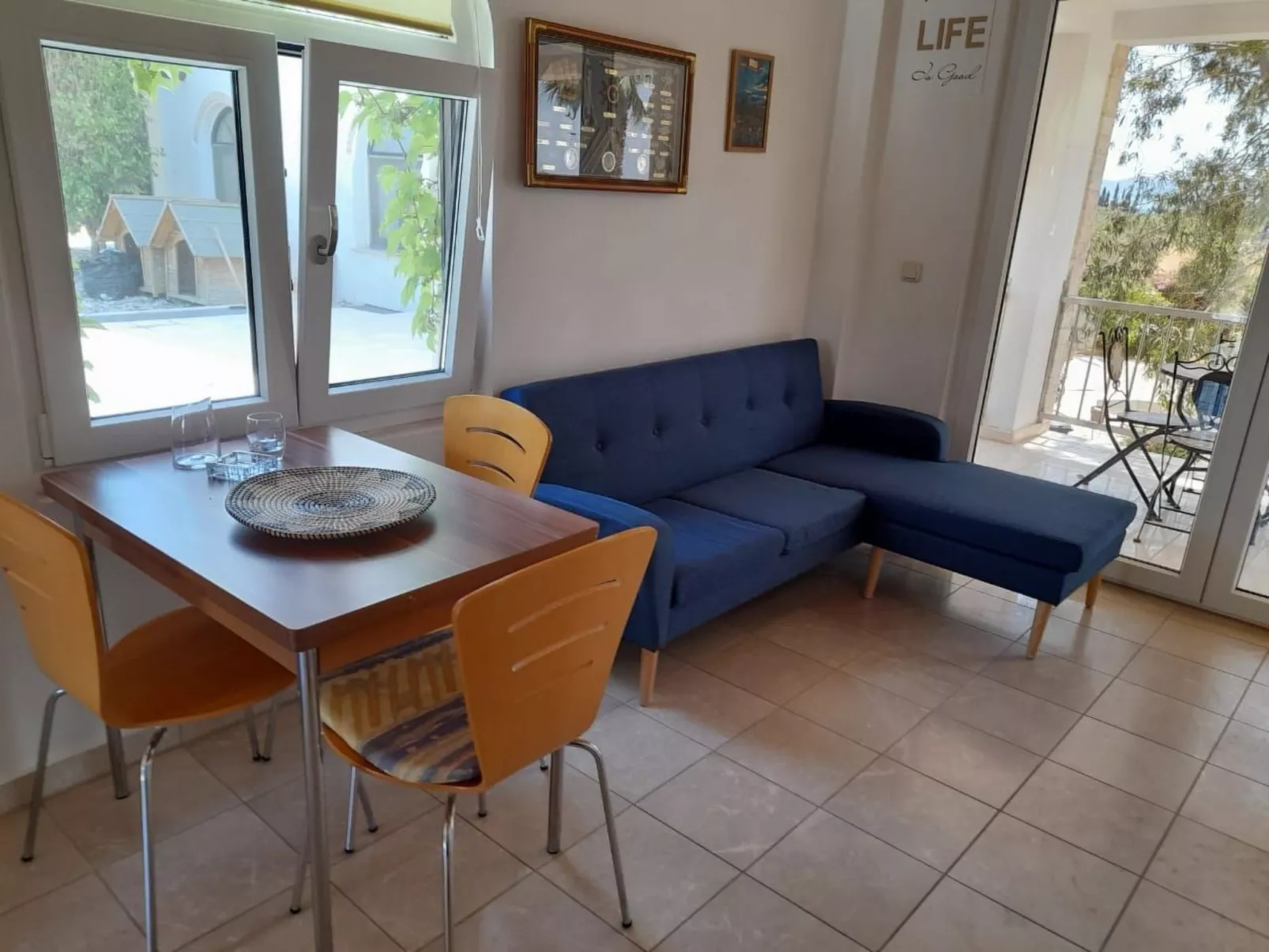 In Ermioni mit Grill, gemeinschaftlichem Pool und Terrasse - Drinnen