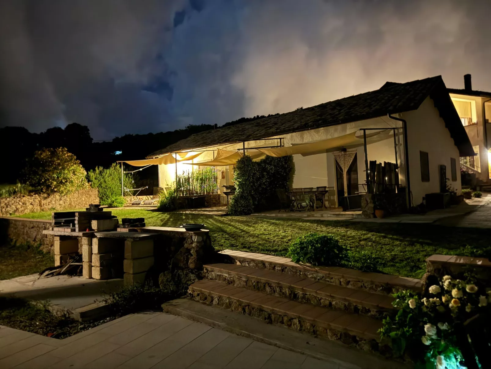 Tolles Reihenhaus im Olivenhain - Draußen