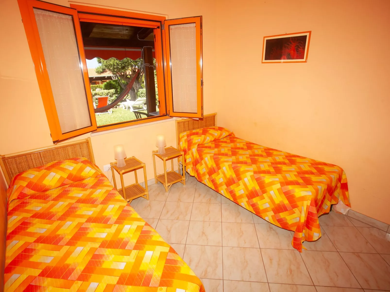 Luxus-Drei-Zimmer-Wohnungen mit großem Garten - Dedans