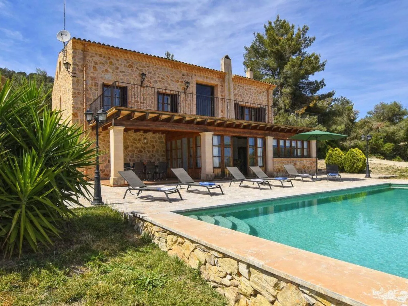 Ferienvilla mit Garten, Grill und Terrasse - Draußen