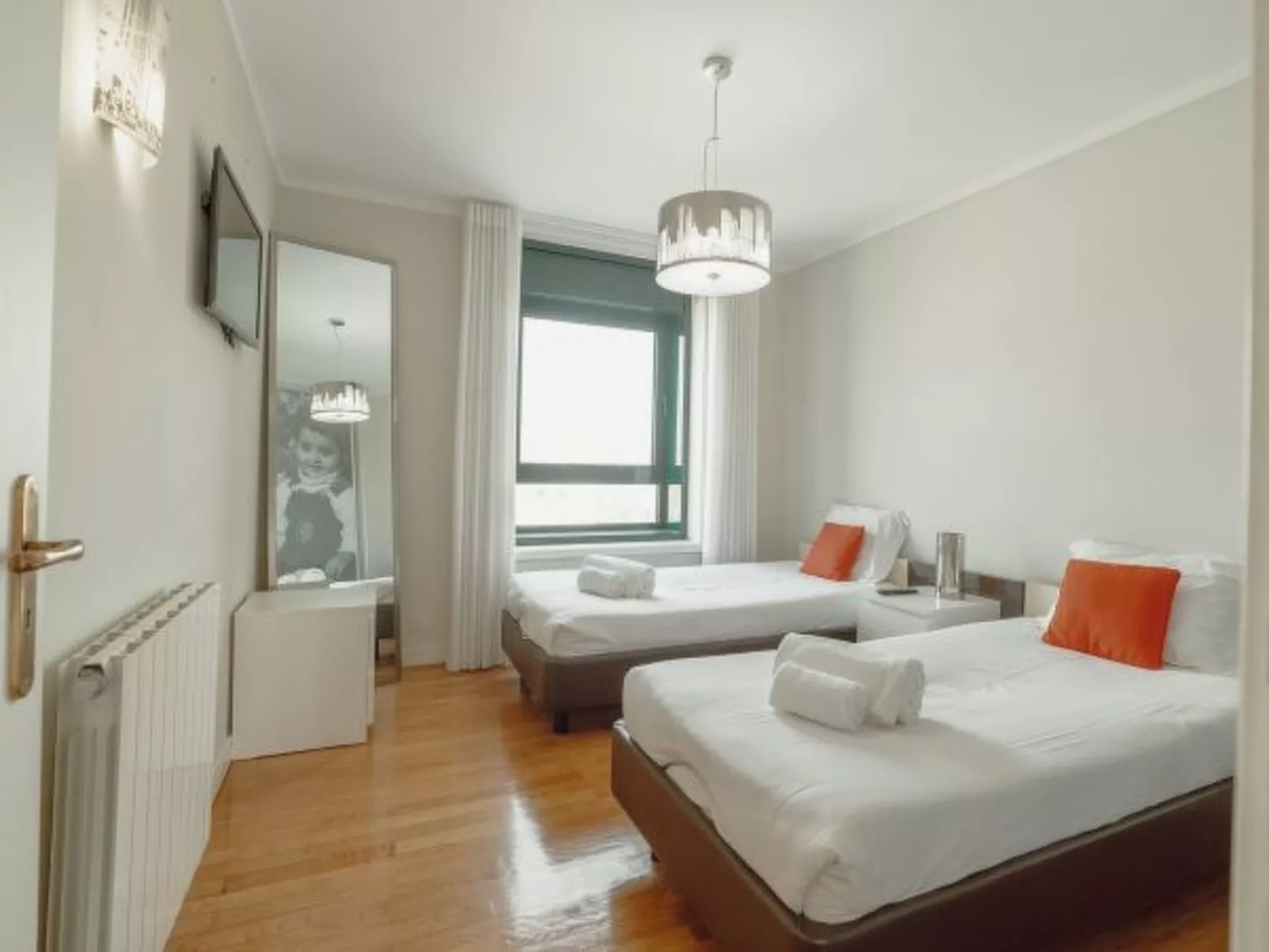 DOWNTOWN GRAND TOWER VIEW by VACATIONY - Inside