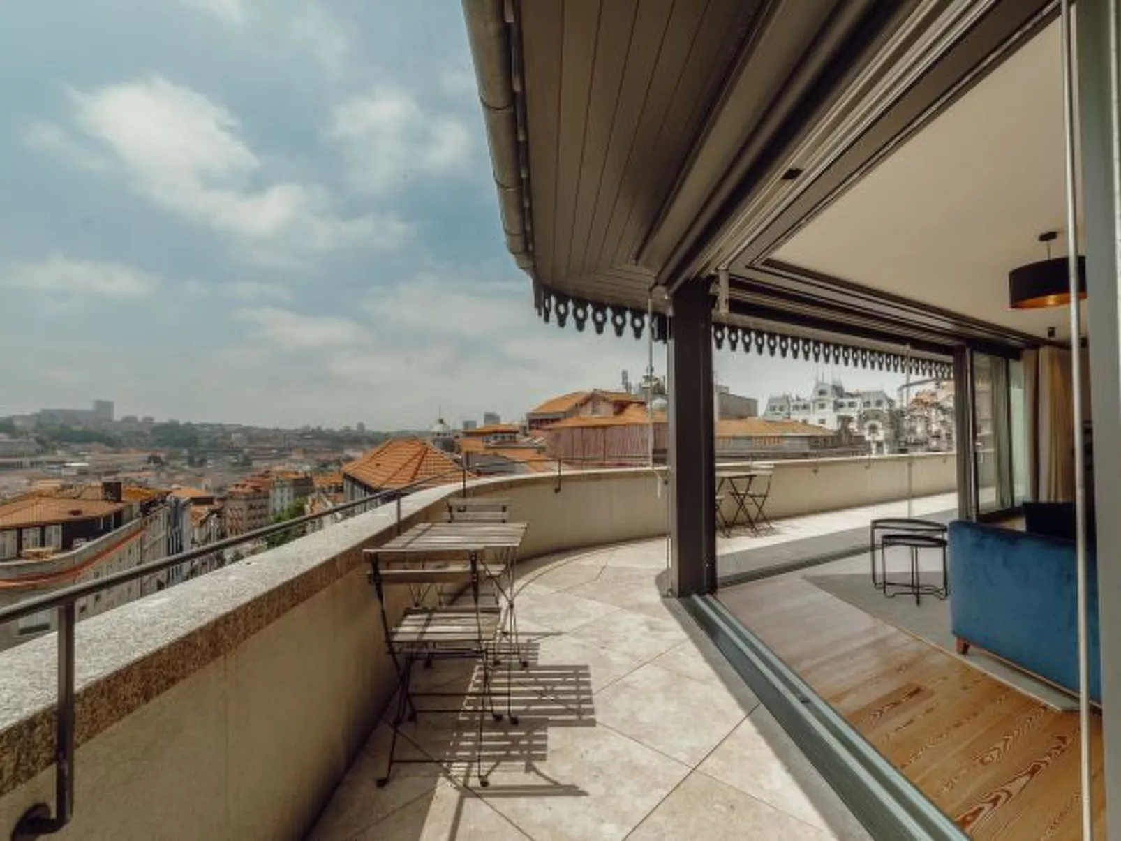 DOWNTOWN PENTHOUSE with RIVER VIEW by VACATIONY - Outside