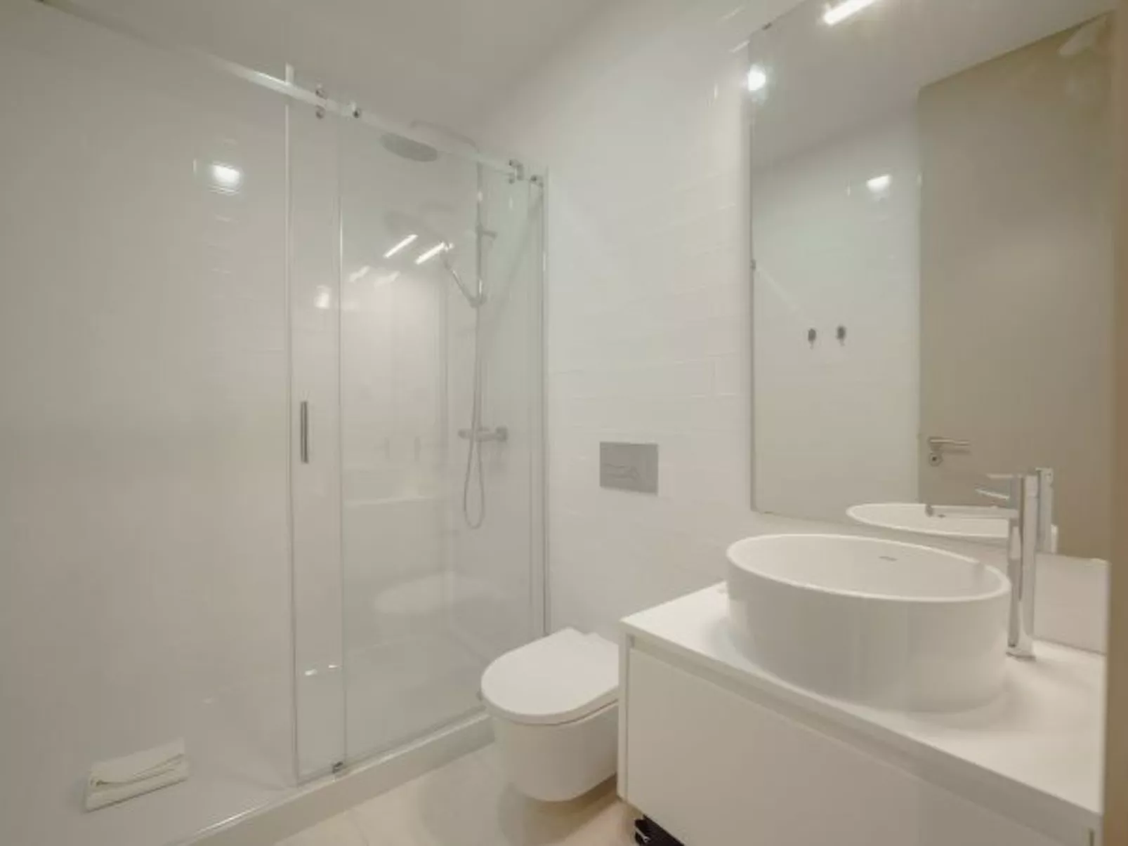 LEGACY OPORTO DESIGN APARTMENT F by VACATIONY - Inside