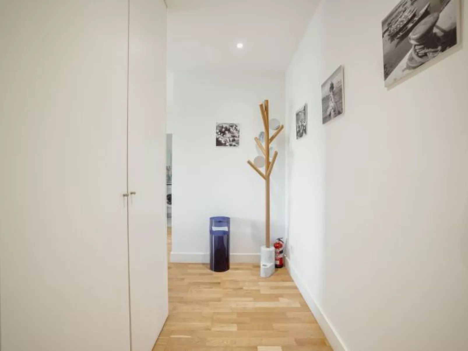 DOWNTOWN STYLISH APARTMENT & GARAGE by VACATIONY - Dedans