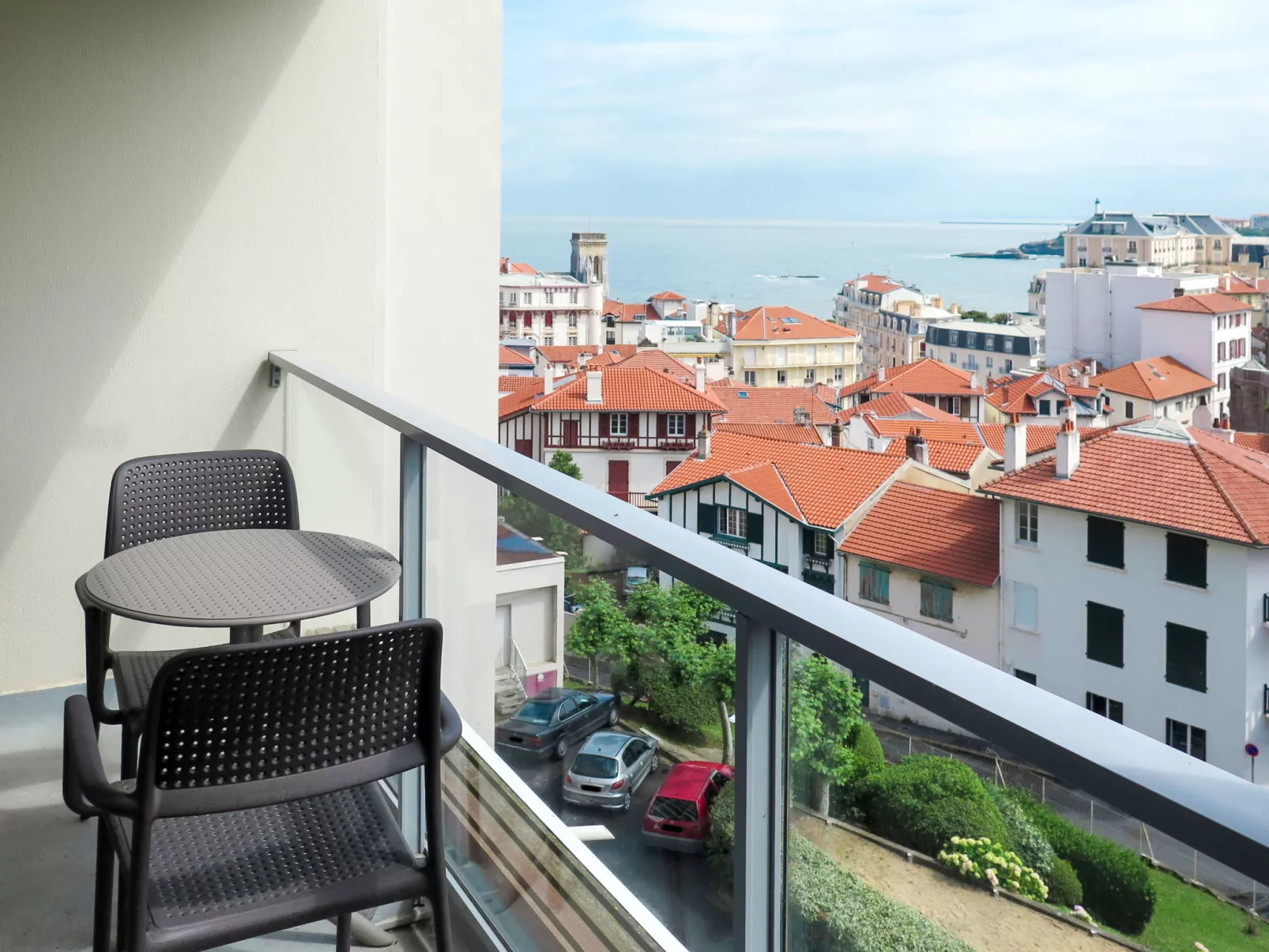 Le Grand Large - Outside