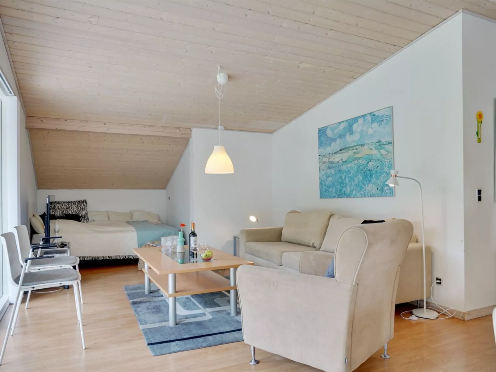 "Alvi" - 400m to the fjord - Drinnen