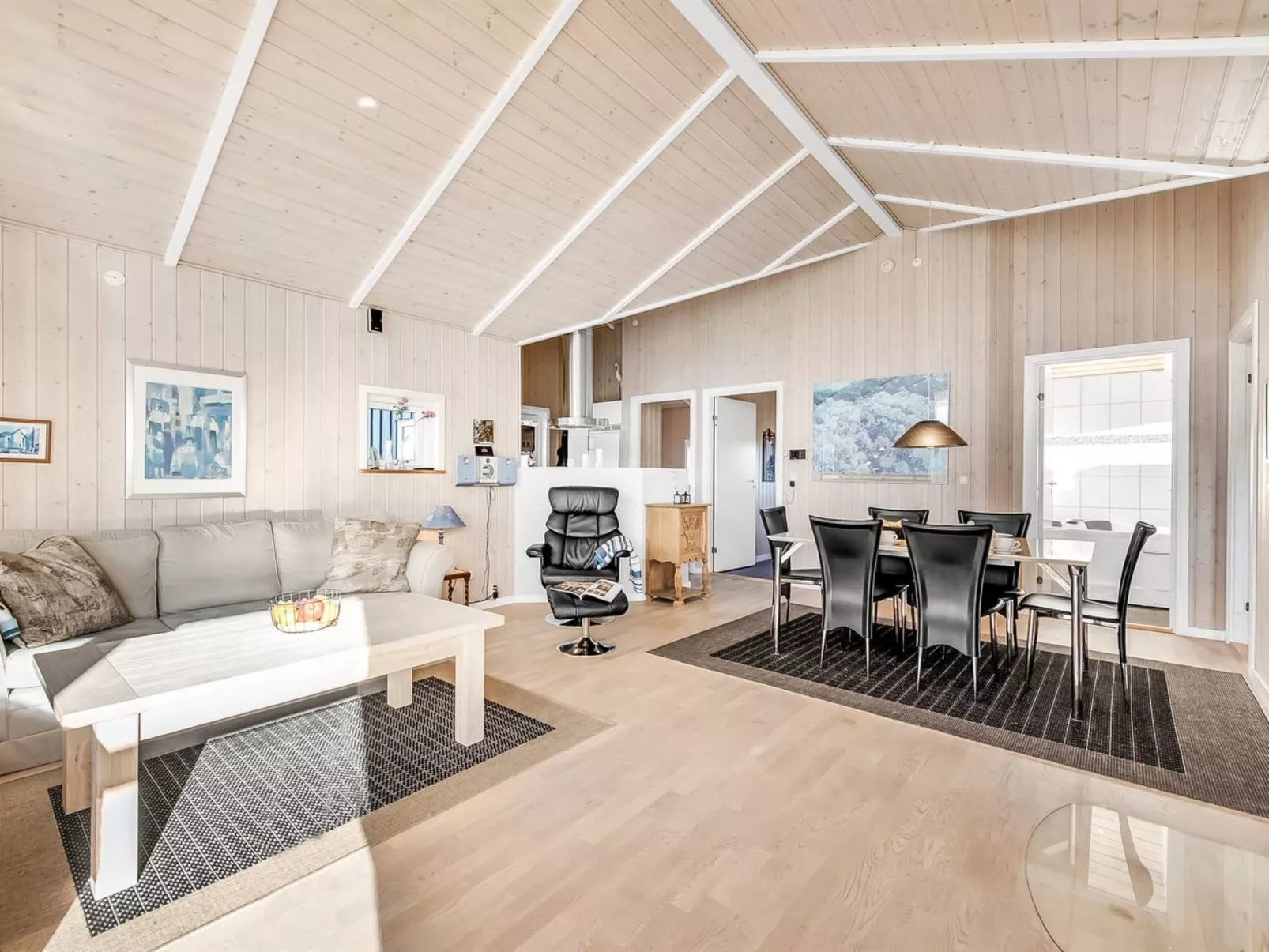 "Asgard" - 800m to the fjord - Inside