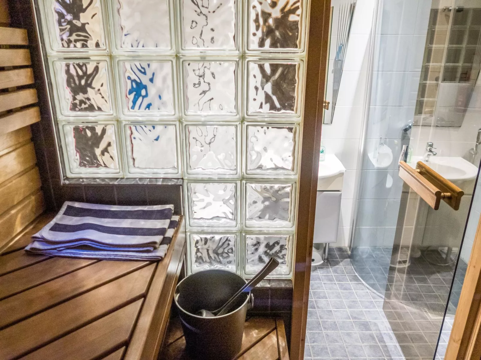 Vuokatin tähti - Inside