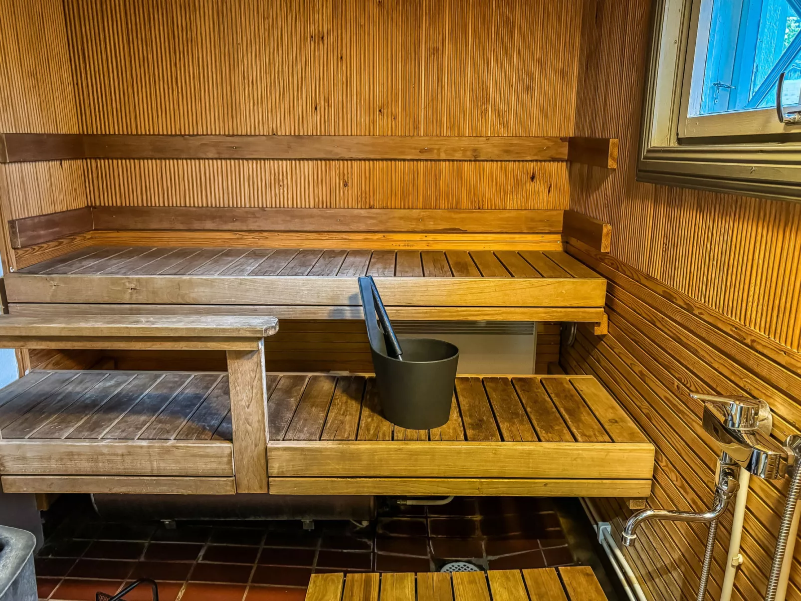 Peltosirkku - Inside