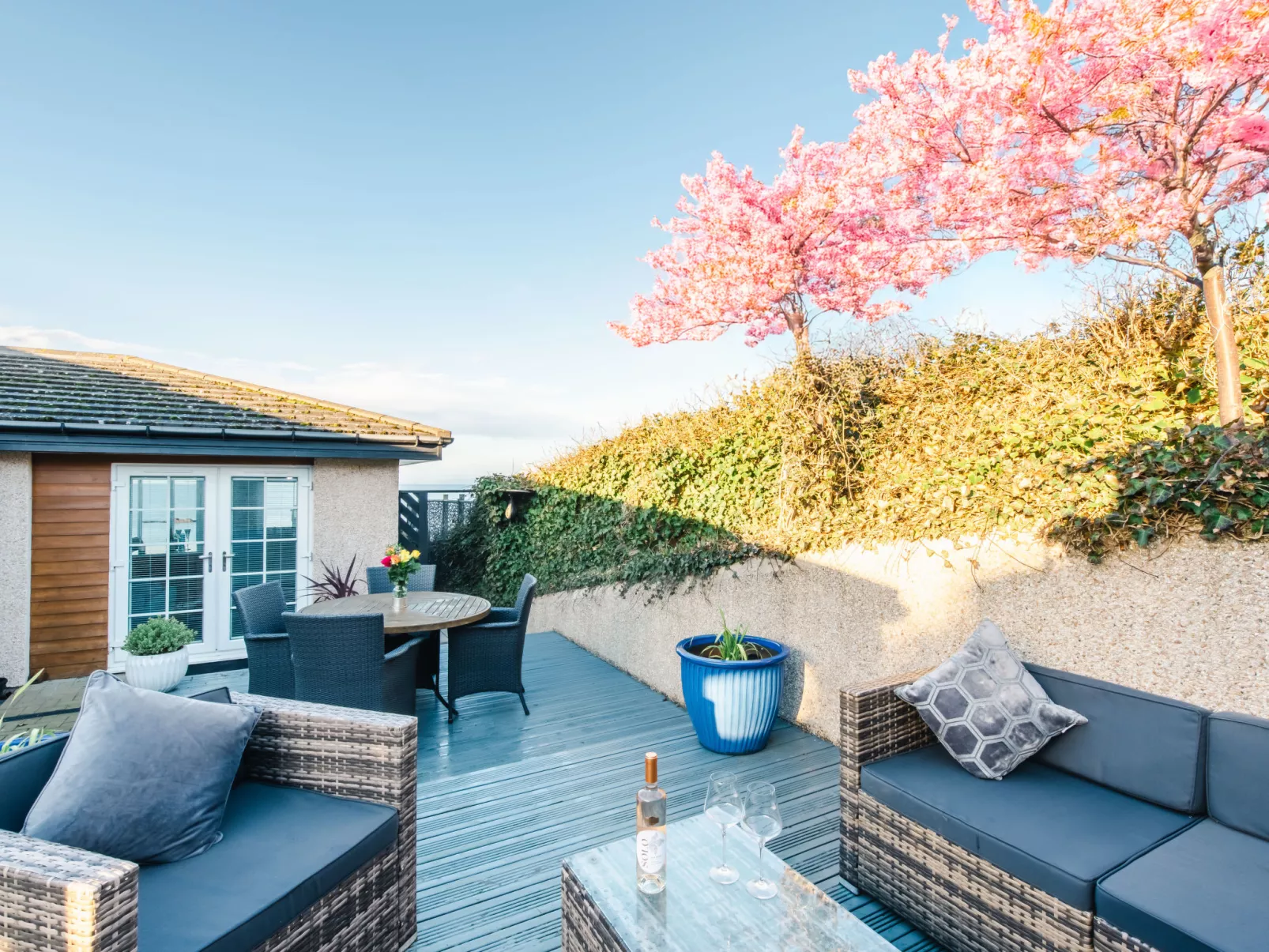 Waters Edge - Inside