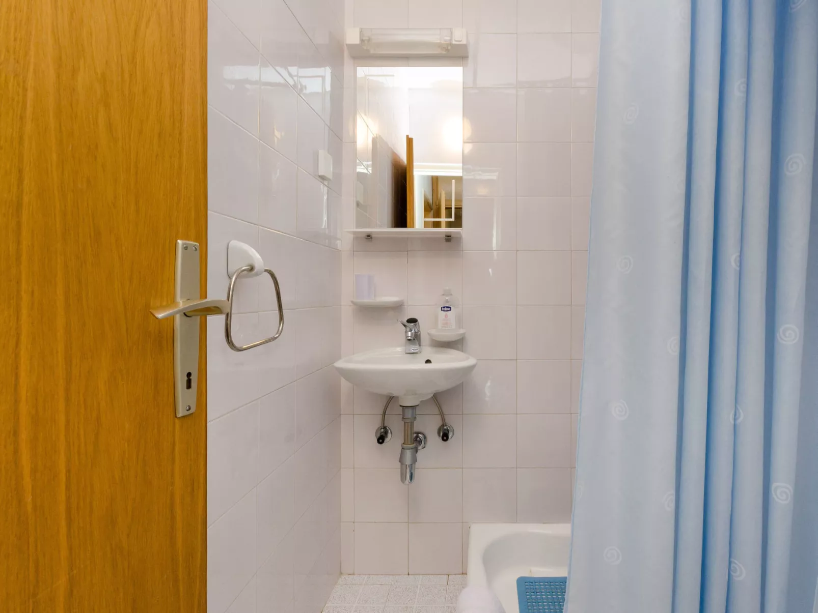 BRUKETA 3 / HR-08079-03 - Drinnen