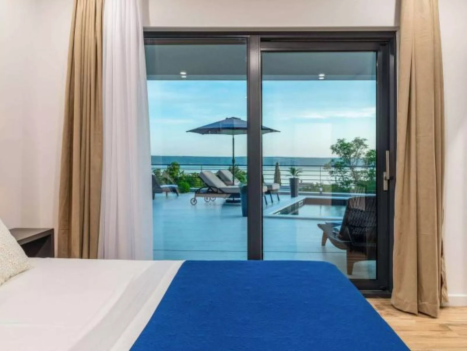 Villa Royal Hill with pool - Image-tags.info