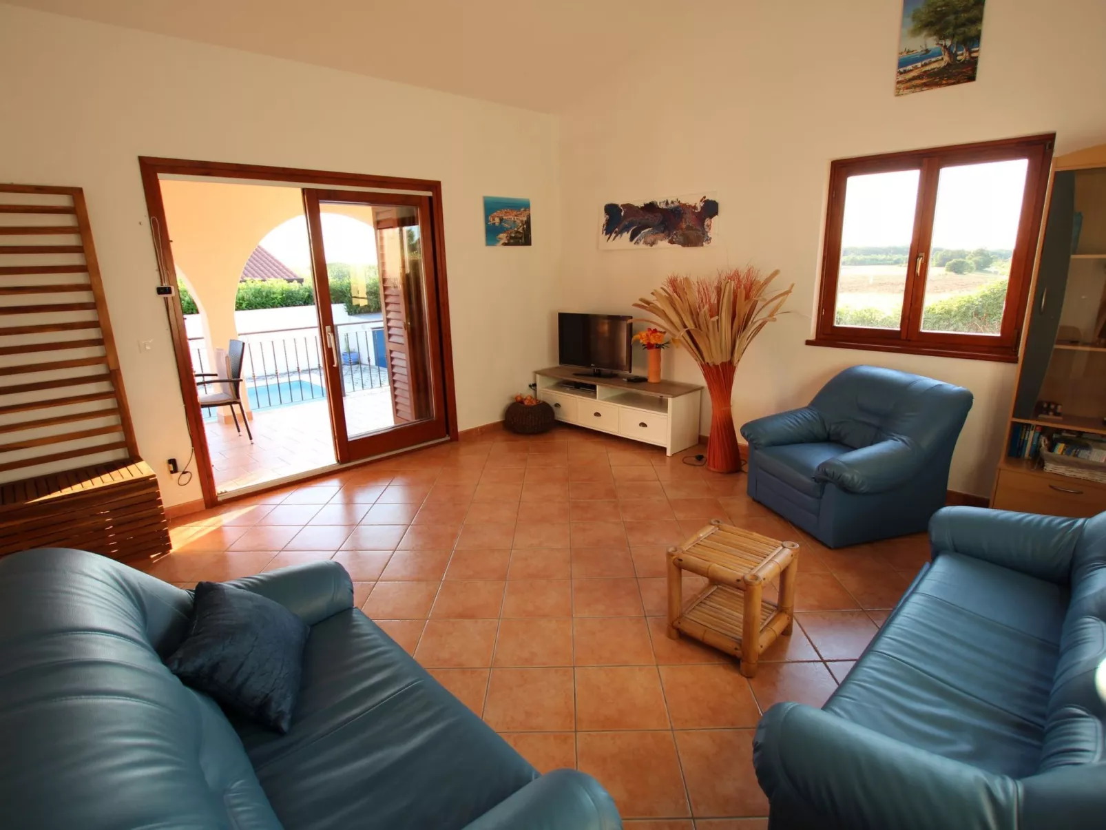 Villa Neela / HR-11039-01 - Image-tags.info